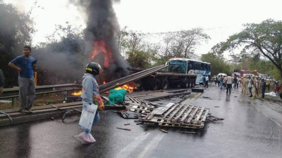 Triple choque en carreteras del Magdalena: un muerto y 15 heridos