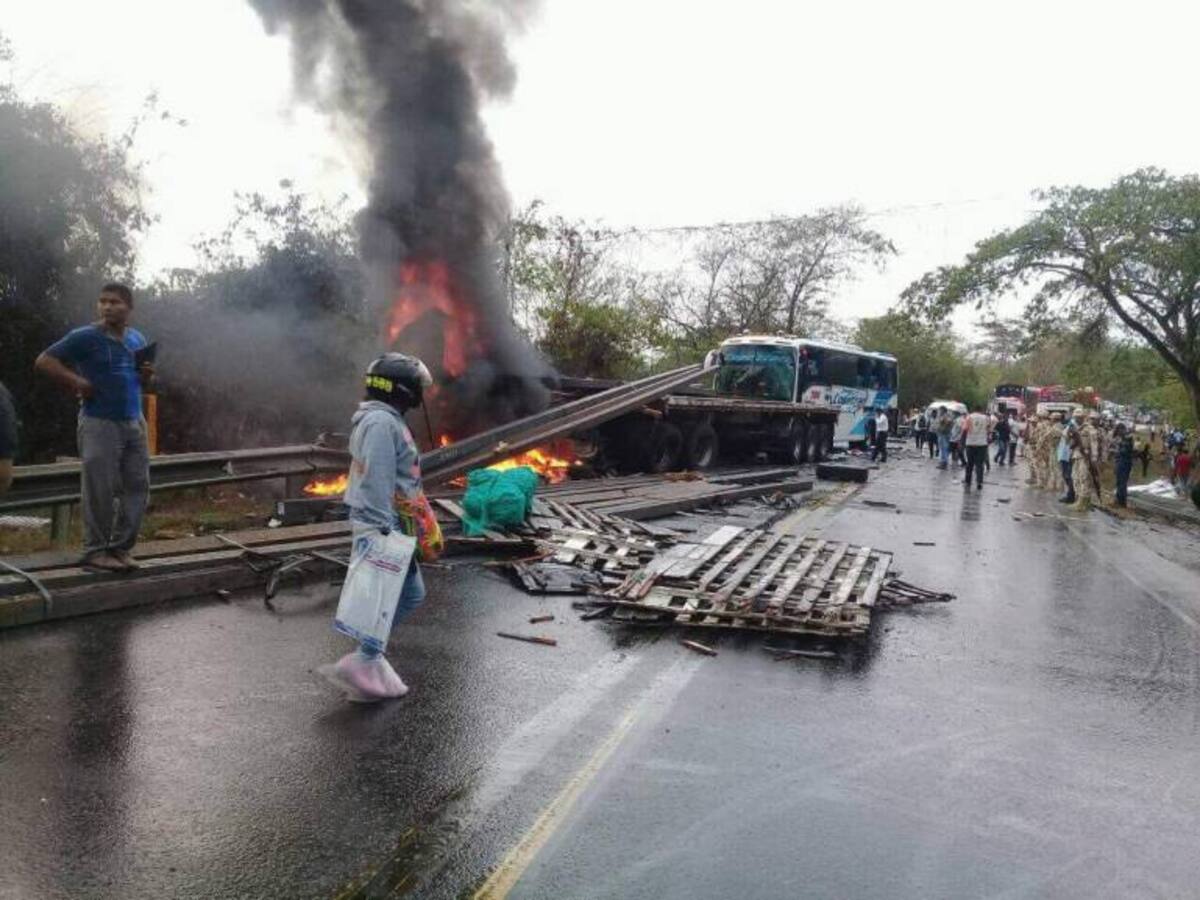 Triple choque en carreteras del Magdalena: un muerto y 15 heridos