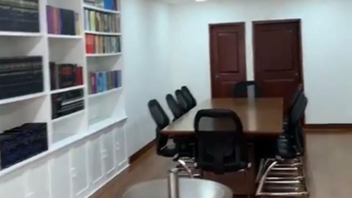 Piden Investigar a personero por remodelar su despacho