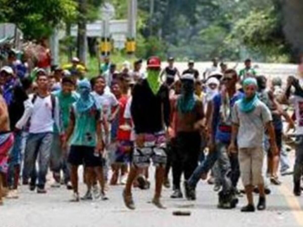 Jóvenes manifestantes en Caucasia reciben dinero, comida y marihuana: gobernación