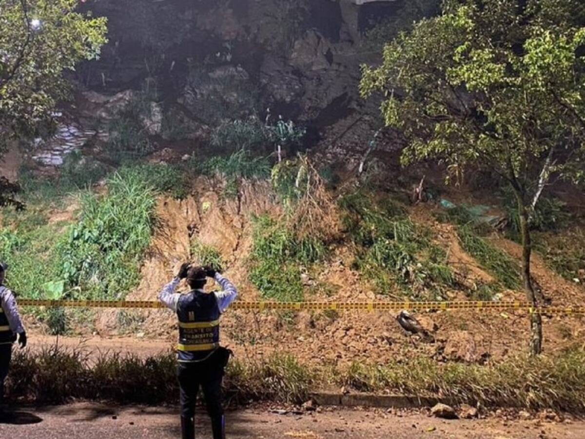 Cerrada la transversal Oriental por deslizamiento