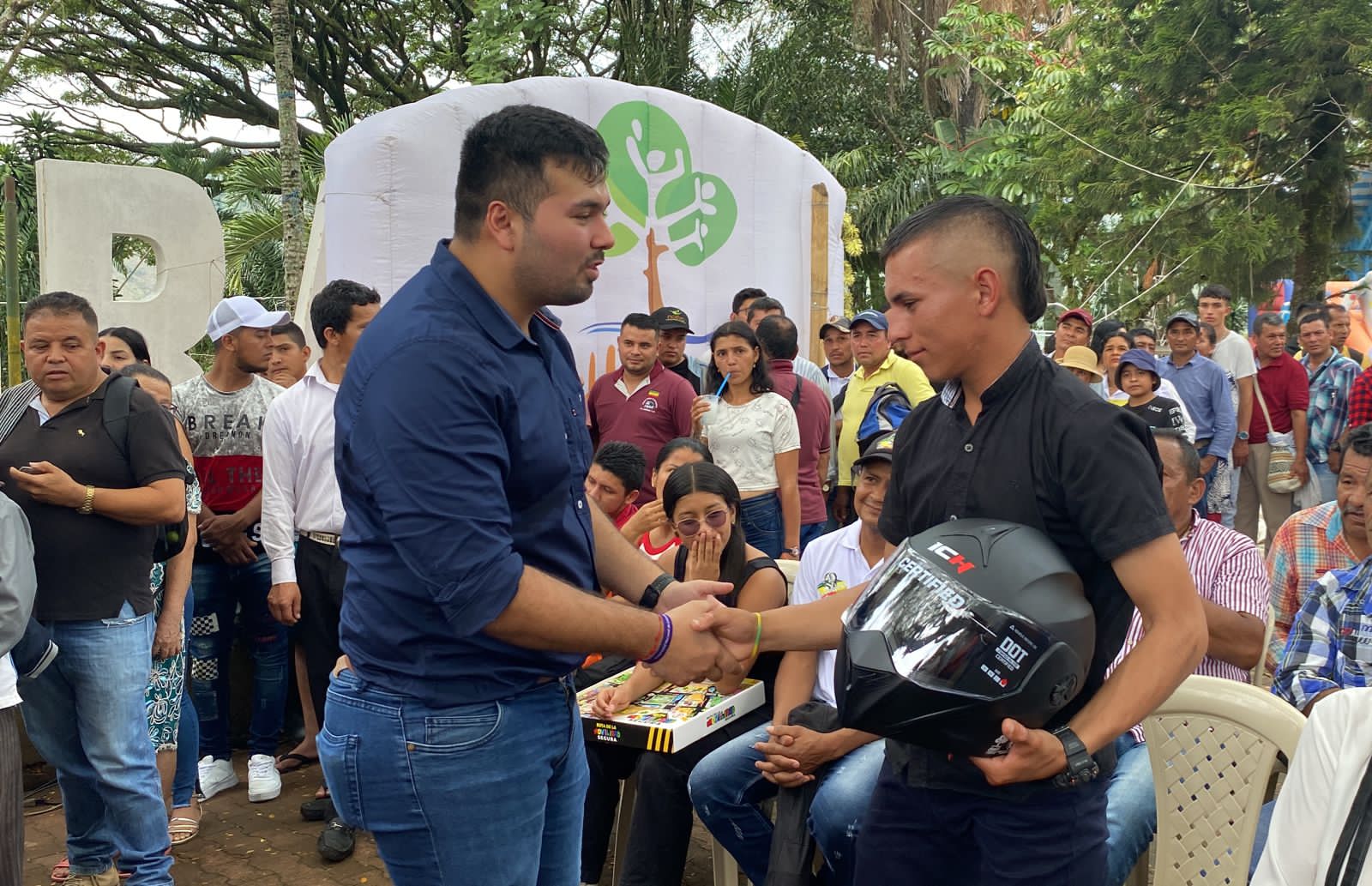 El equipo de trabajo también contribuyó a la socialización de las normas de tránsito para el uso adecuado del casco, además de las ventajas a la hora de usarlo.