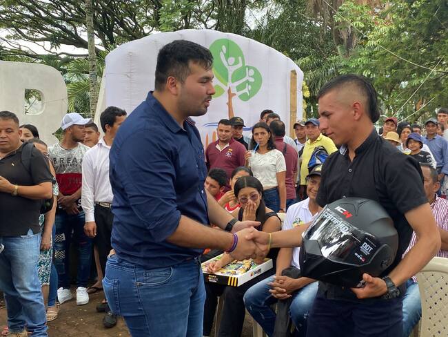 El equipo de trabajo también contribuyó a la socialización de las normas de tránsito para el uso adecuado del casco, además de las ventajas a la hora de usarlo.