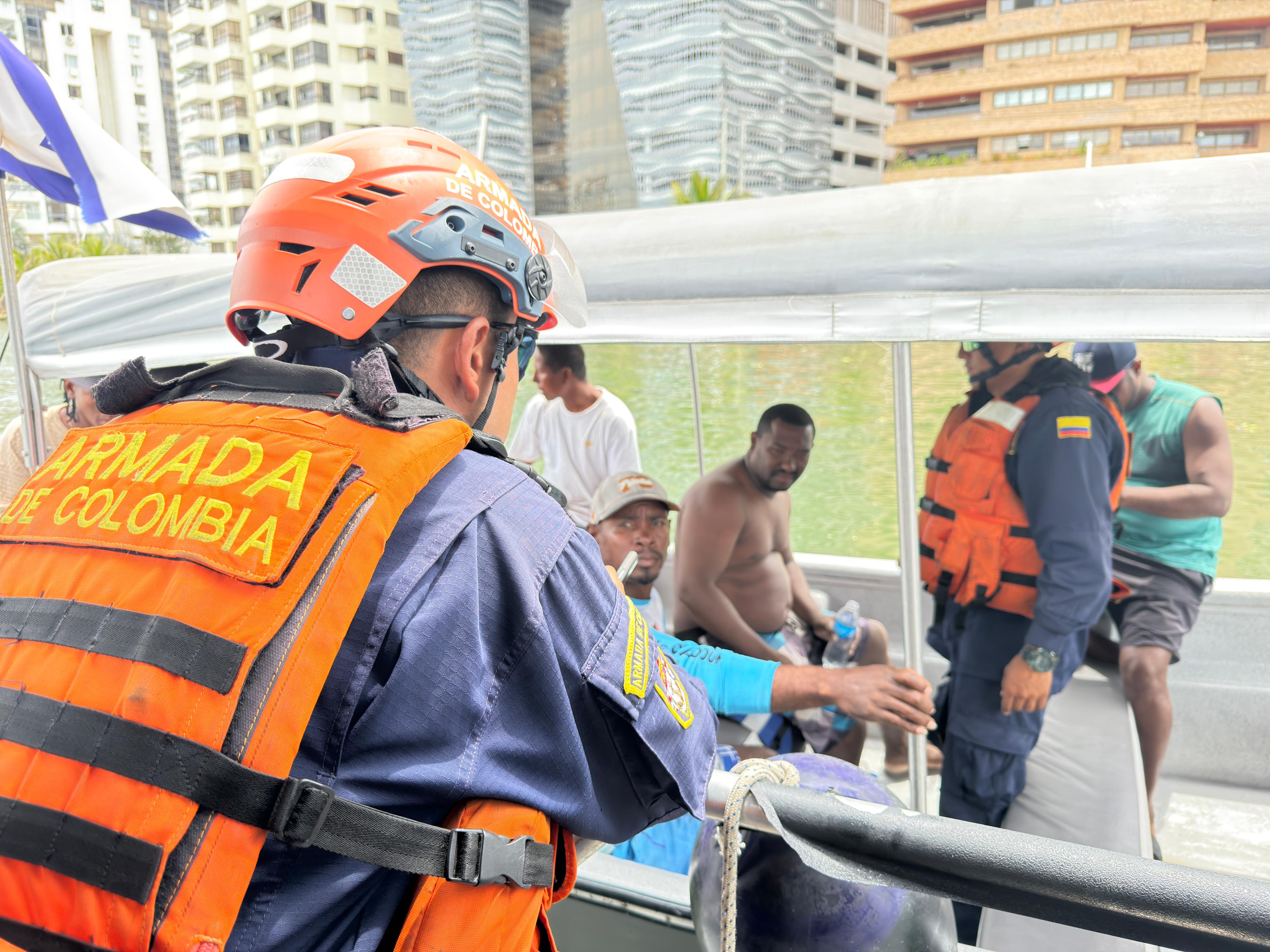 Guardacostas rescataron al hombre.