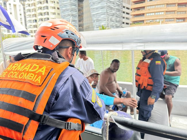 Guardacostas rescataron al hombre.