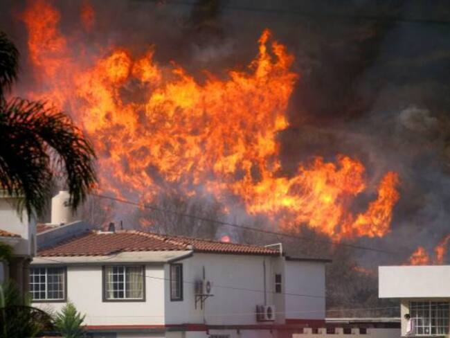 Incendio arrasa con 8.000 hectáreas de bosque en California, EE.UU