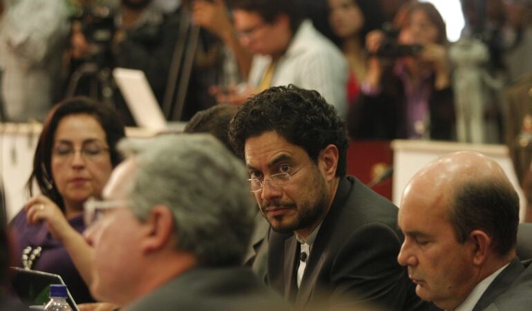 Procuraduría abrió pliego de cargos contra Cepeda por aparentemente manipular testigos en contra de Álvaro Uribe.