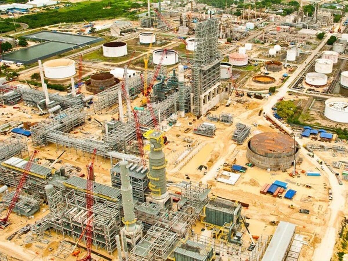 Reficar prende la primera planta de conversión profunda de crudo en Colombia
