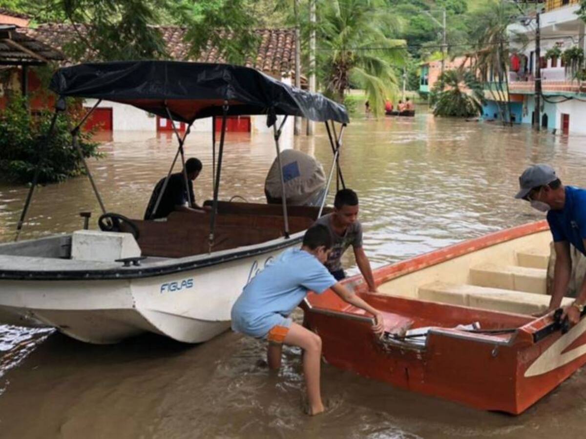 Cerca de 30 familias de Bolombolo están albergadas ante la creciente del río Cauca