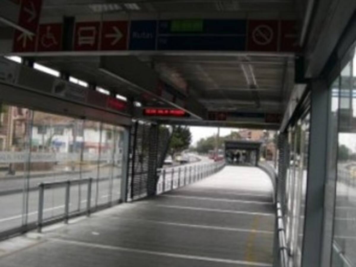 Quince estaciones de Transmilenio fueron atacadas con balines