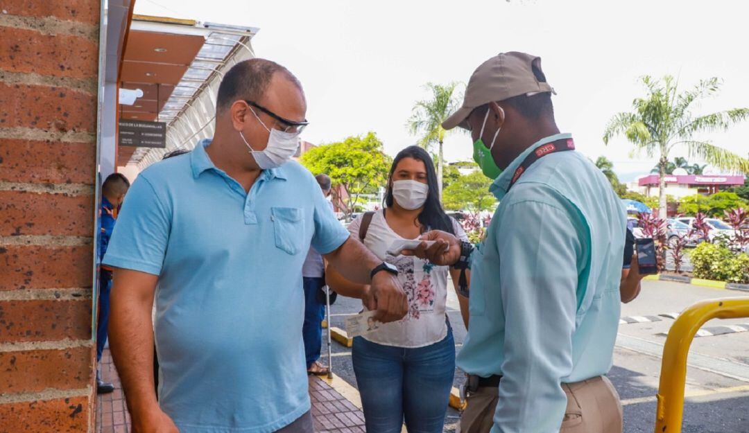 1.289 caleños fueron vacunados contra la covid-19 este jueves santo.