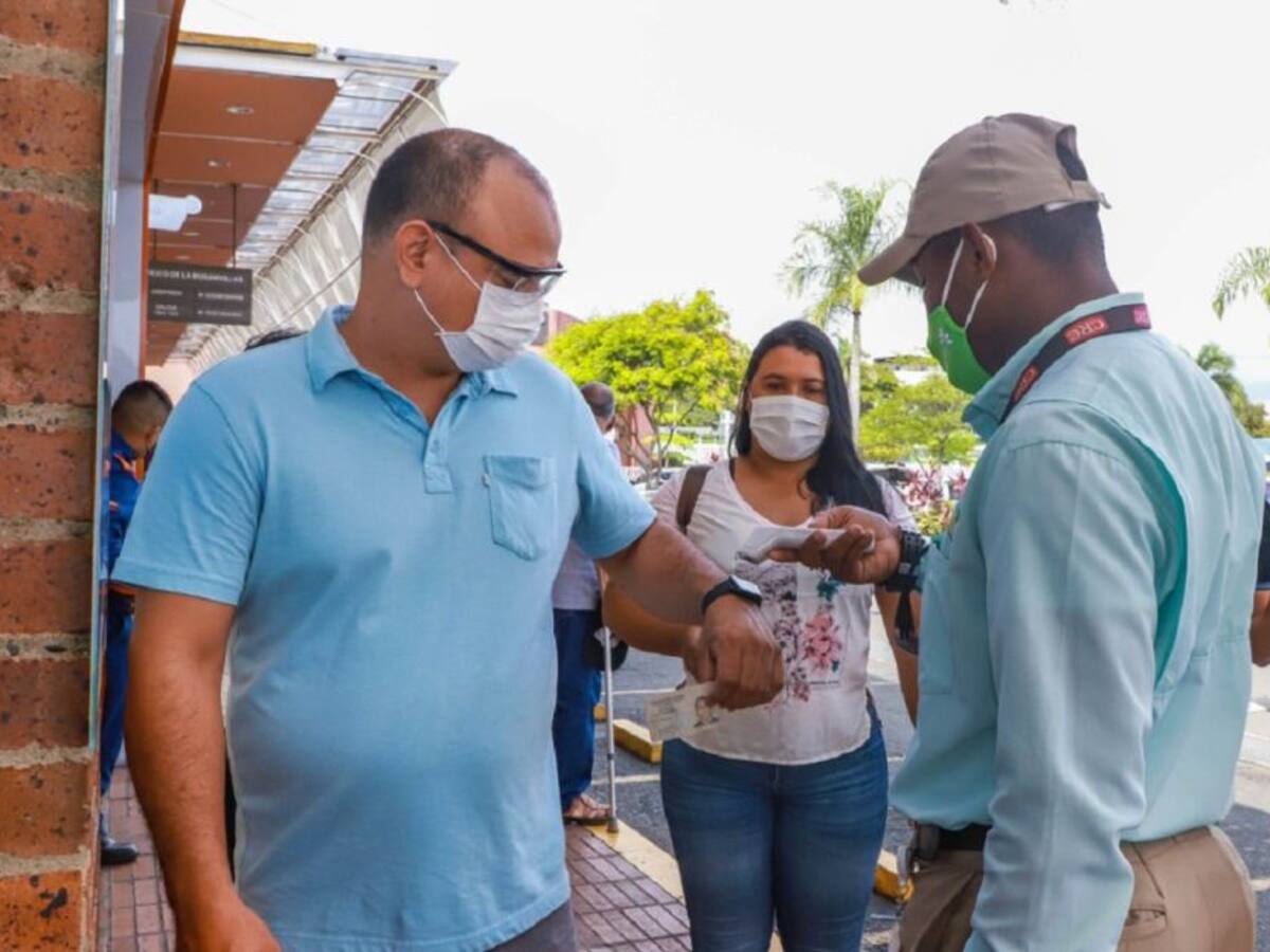 Decretar confinamiento ante el tercer pico del COVID, pide gremio médico