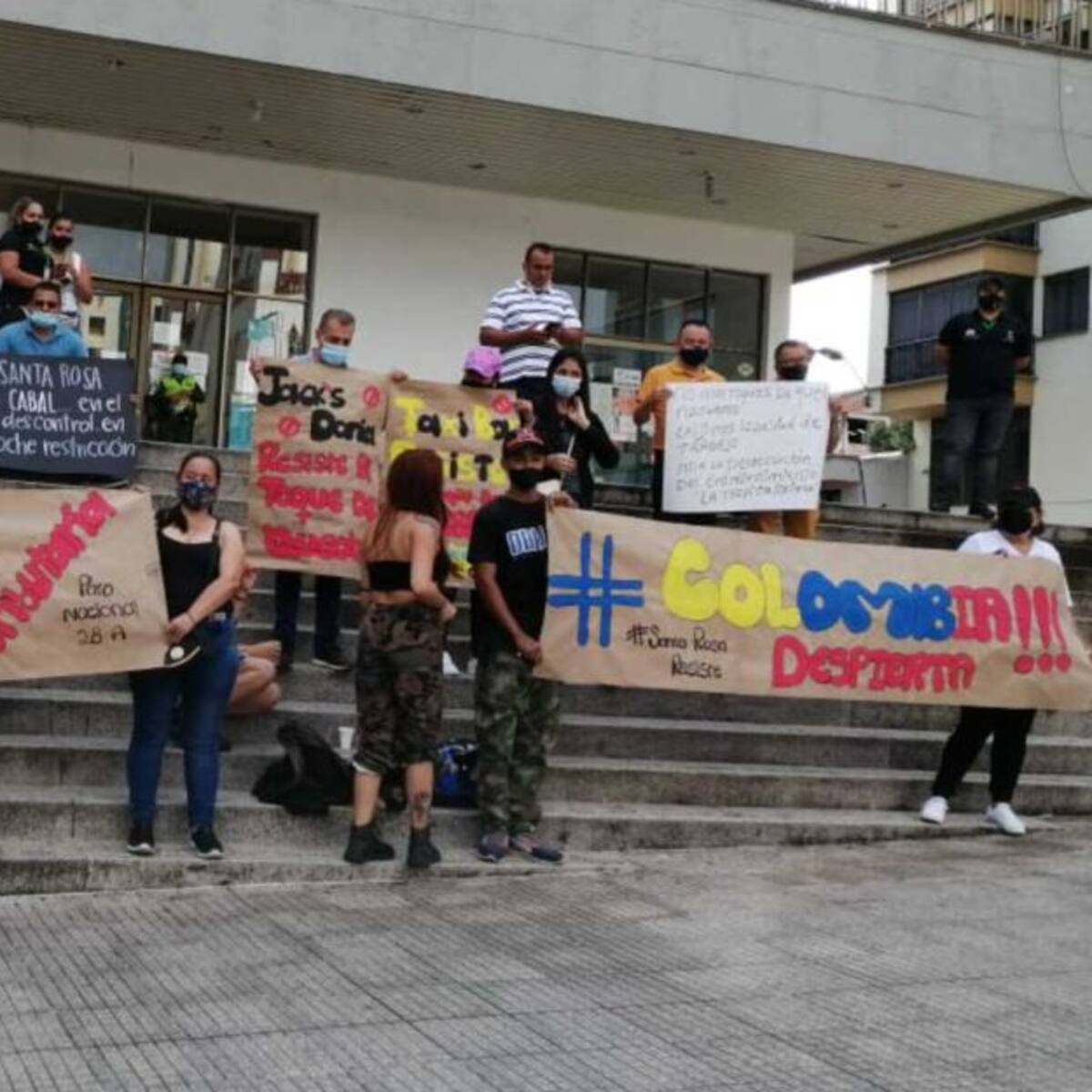 Protesta del gremio nocturno en Risaralda rechazando el toque de queda