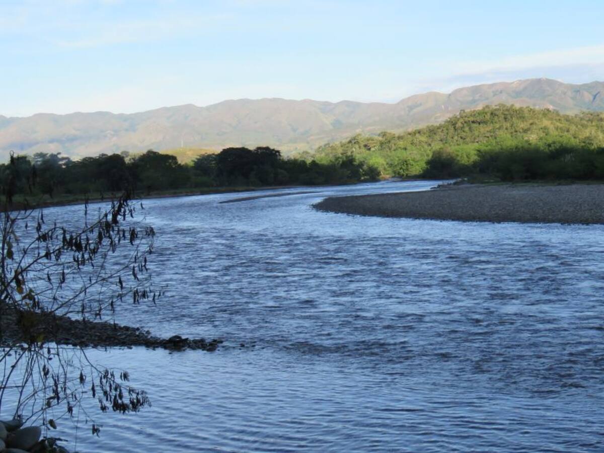 Explotación ilegal de oro de aluvión afecta a ríos y reservas naturales