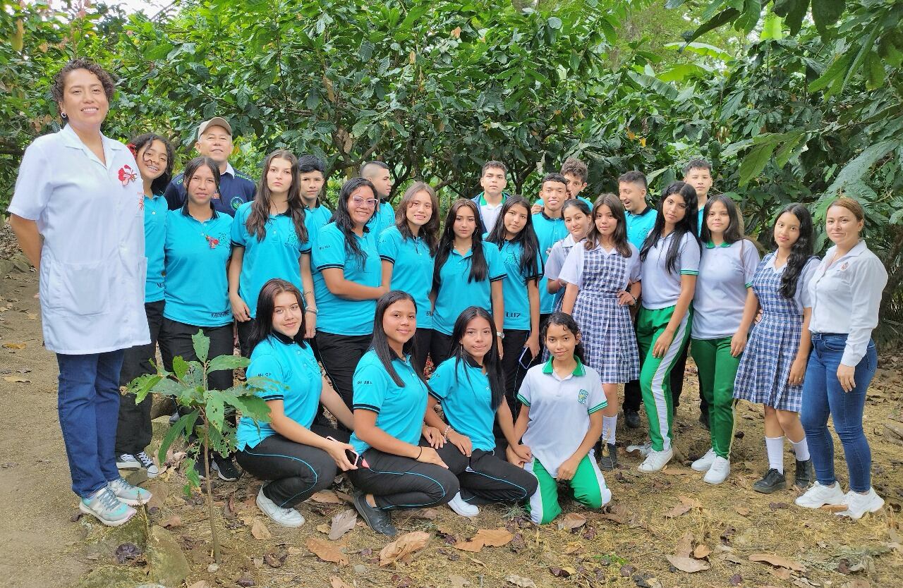 25 jóvenes del Núcleo Educativo El Guadual del municipio de Rivera, los nuevos catadores de cacao,