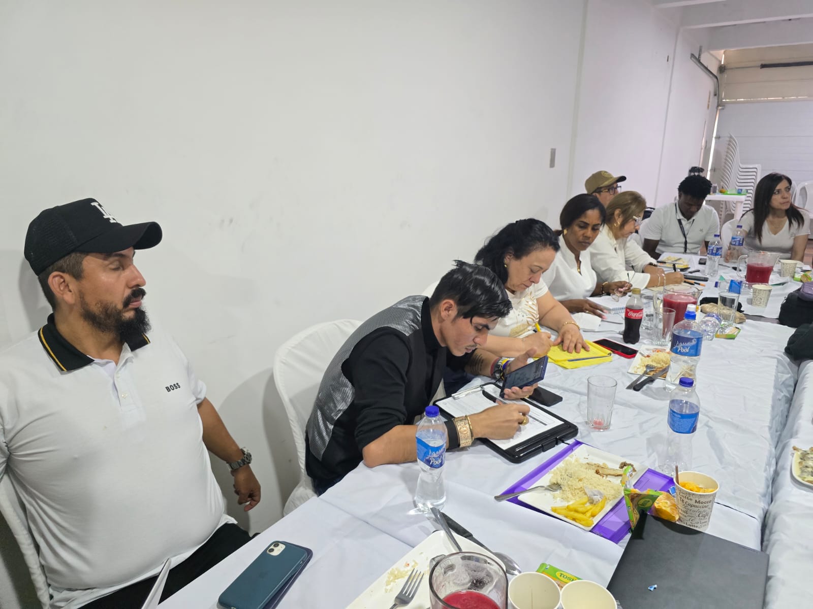 Reunión donde se concretó la Zona de Ubicación Temporal del Frente 33. Foto Cortesía