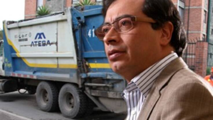 Camiones recolectores de basura son de los bogotanos y no de los operadores: Petro