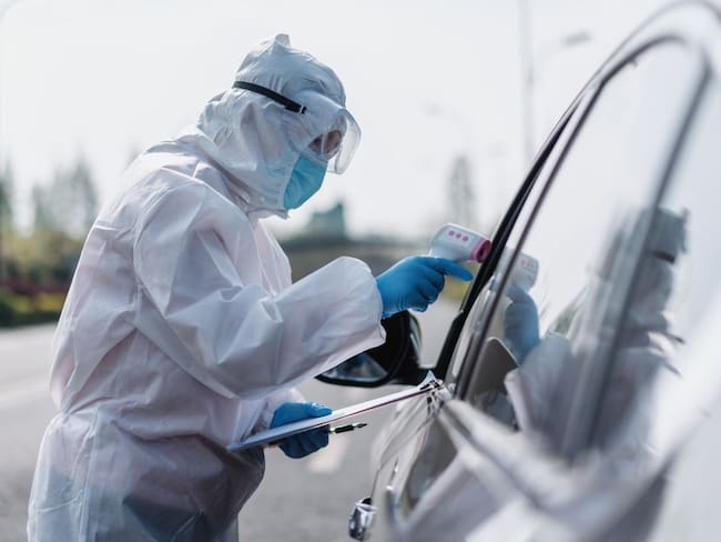 Médicos contra la COVID-19.