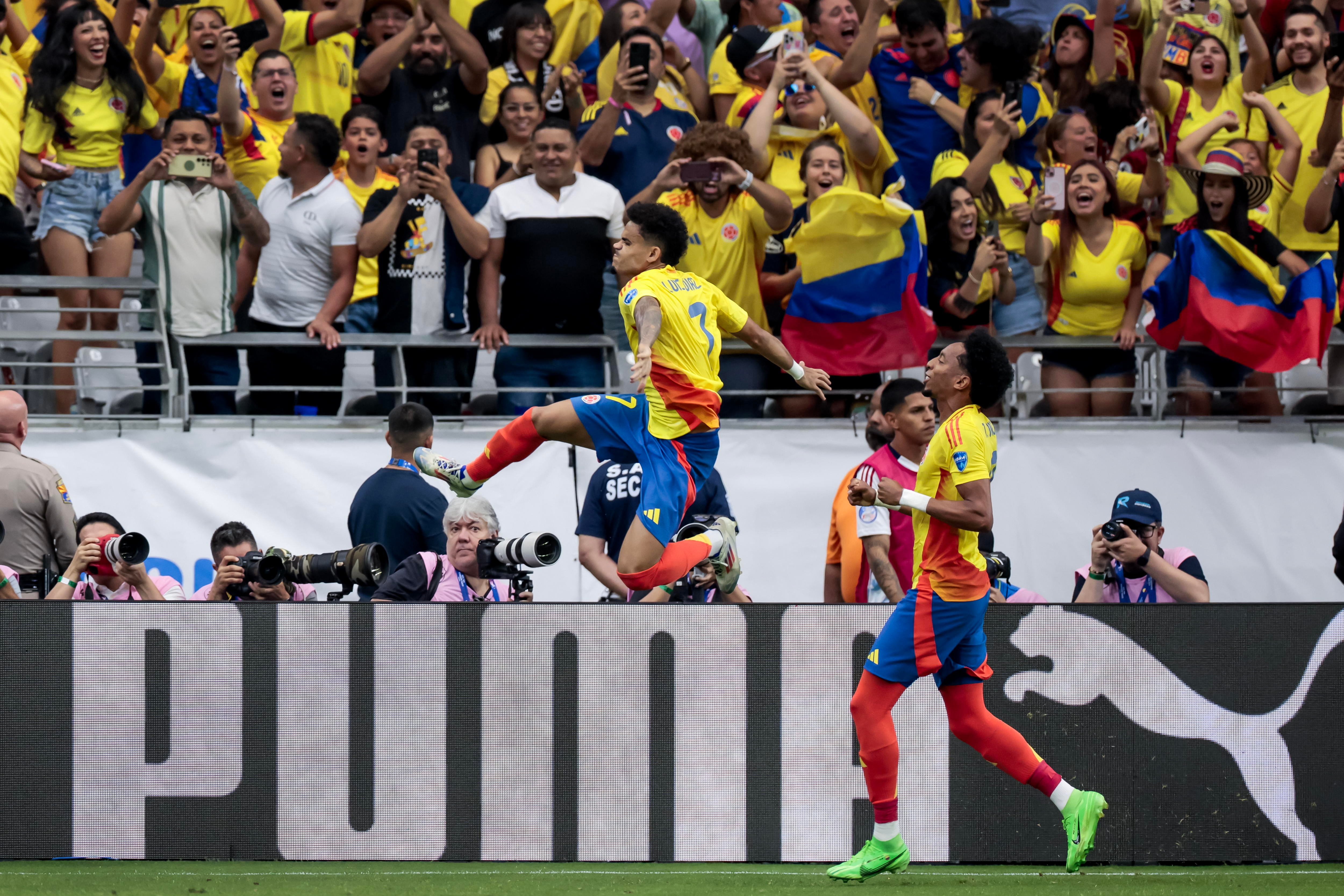 Luis Díaz celebra su gol ante Costa Rica. EFE/JOHN G. MABANGLO