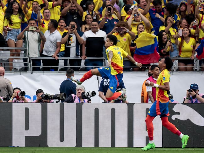 Luis Díaz celebra su gol ante Costa Rica. EFE/JOHN G. MABANGLO