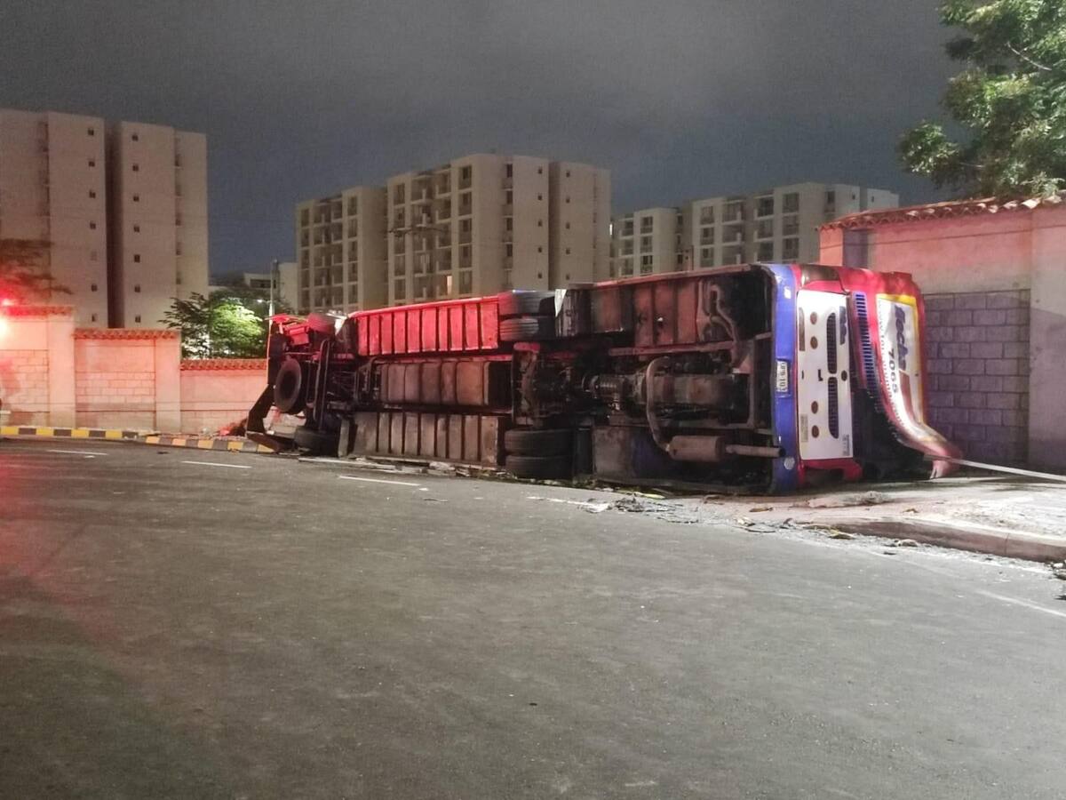 Accidente de bus en la Troncal del Caribe se habría presentado por fallas mecánicas