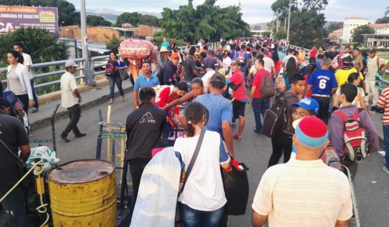 Venezolanos ingresando a Colombia