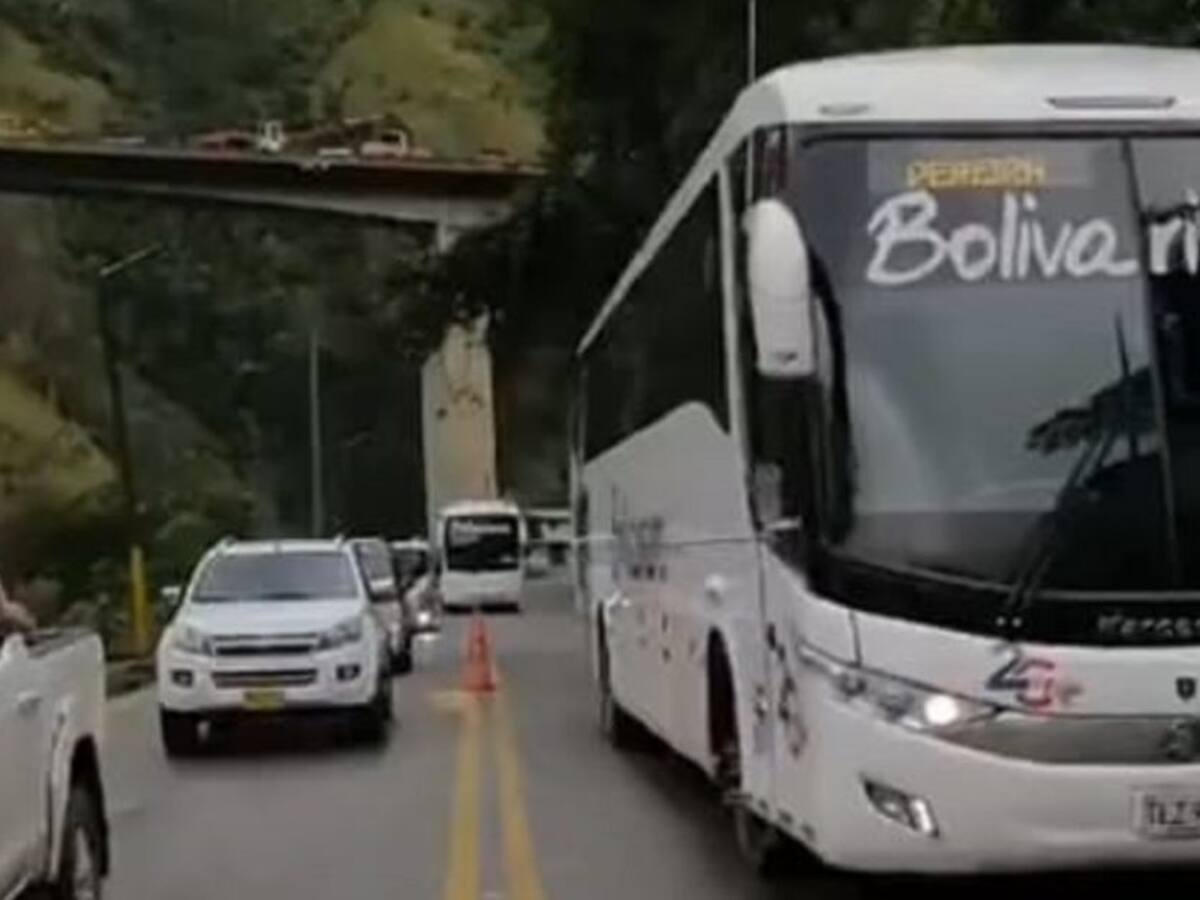 La Línea con atención en el km 39, paso para buses y carros particulares