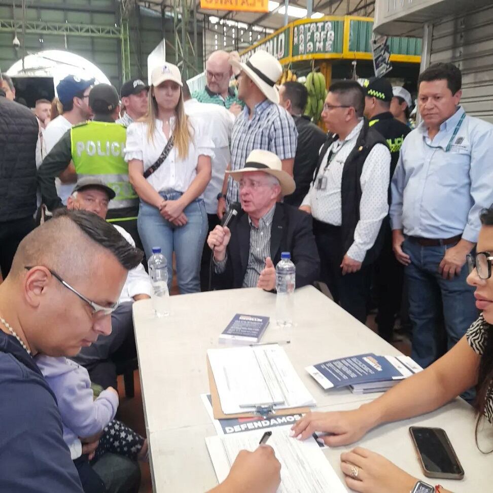 Álvaro Uribe-foto Twitter