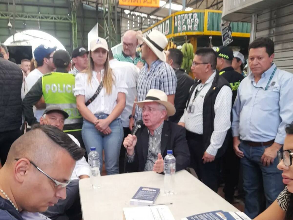 Expresidente Uribe expresó su apoyo a la candidatura de Fico a la alcaldía de Medellín