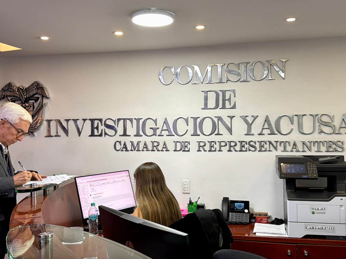 Robledo denuncia a Petro por presunta responsabilidad en agravamiento de crisis del sistema de salud