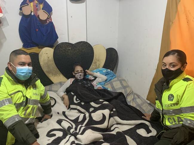 Dos patrulleros de la Policía atendieron un parto en la vía a La Calera