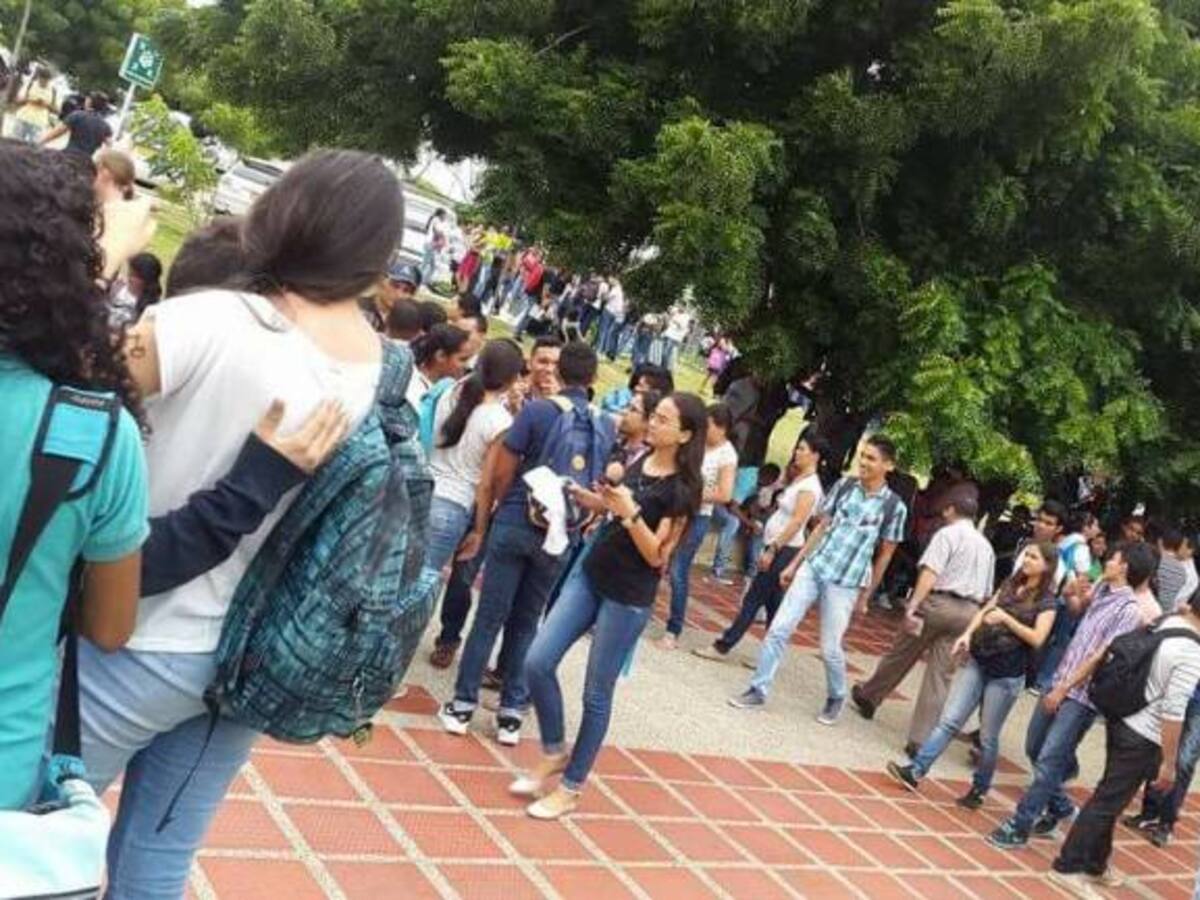 Evacuan universidad del Atlántico, por temblor en el bloque H