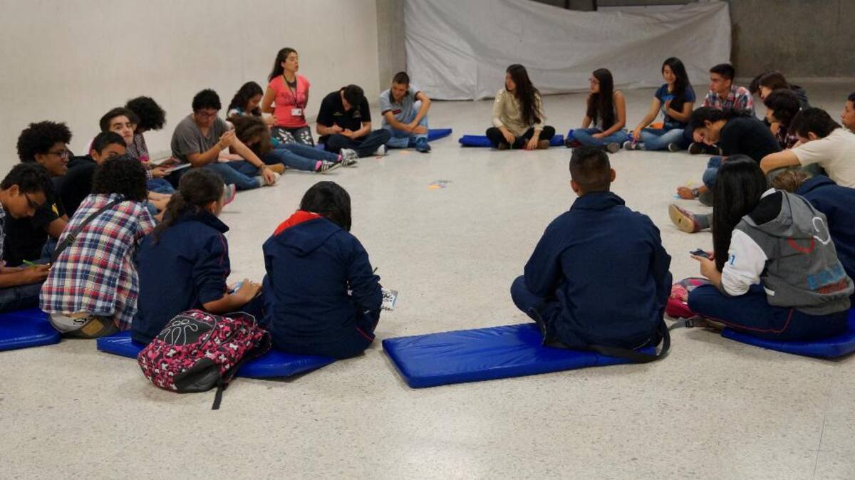 Taller 'Fundacion Mi Sangre' con los estudiantes de la Institución Educativa Aquilino Bedoya y la Institución Educativa Mundo Nuevo.