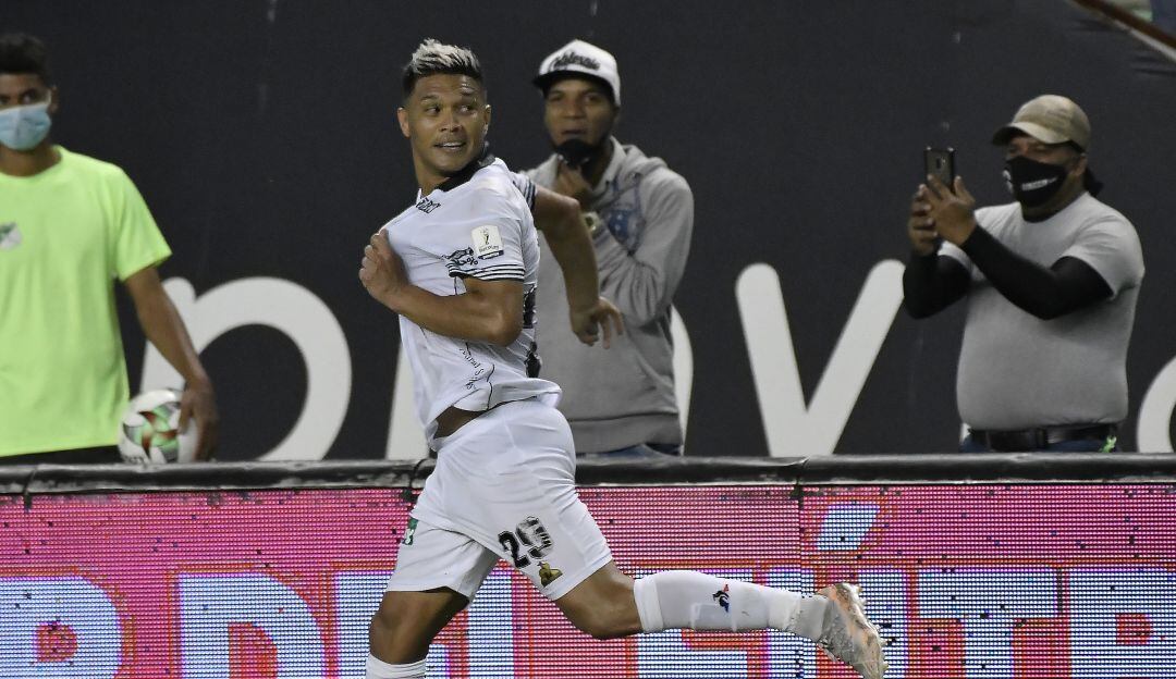 Teófilo Gutiérrez celebrando su gol ante el Medellín con el Deportivo Cali por Copa Colombia