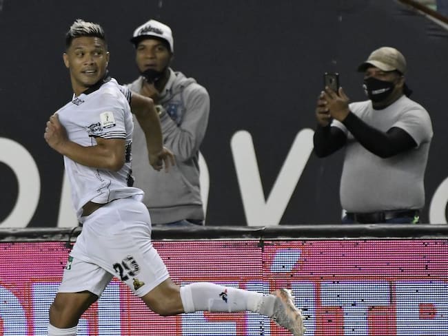 Teófilo Gutiérrez celebrando su gol ante el Medellín con el Deportivo Cali por Copa Colombia