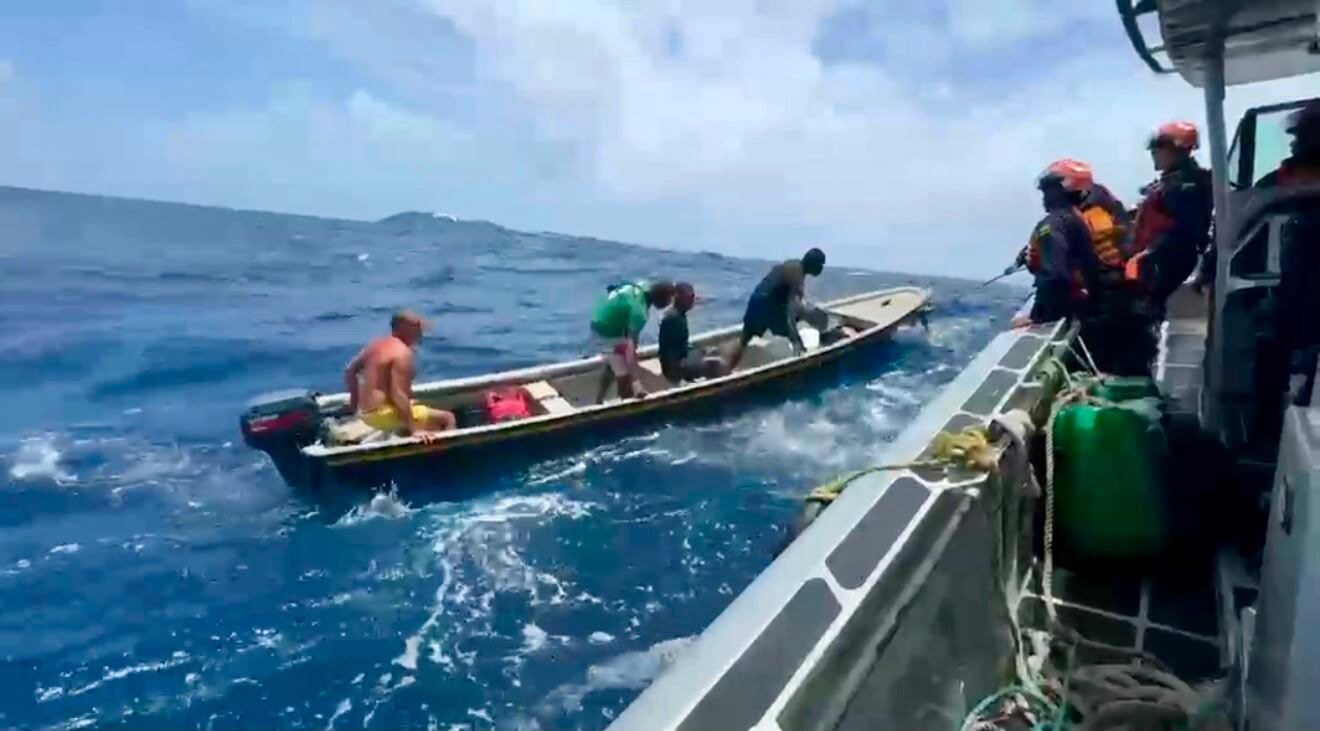 Armada rescató a 11 tripulantes tras incendio en una embarcación en San Andrés y Providencia