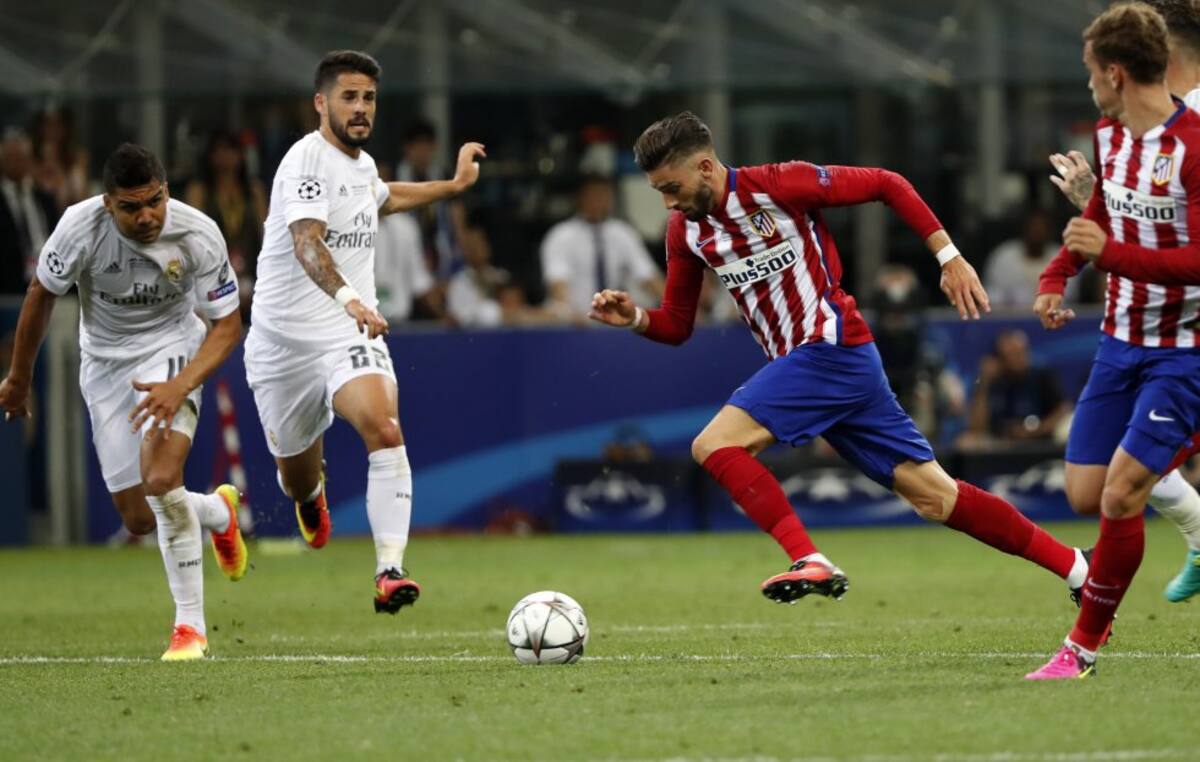 Carrasco con el dominio del balón durante la final de la Champions.