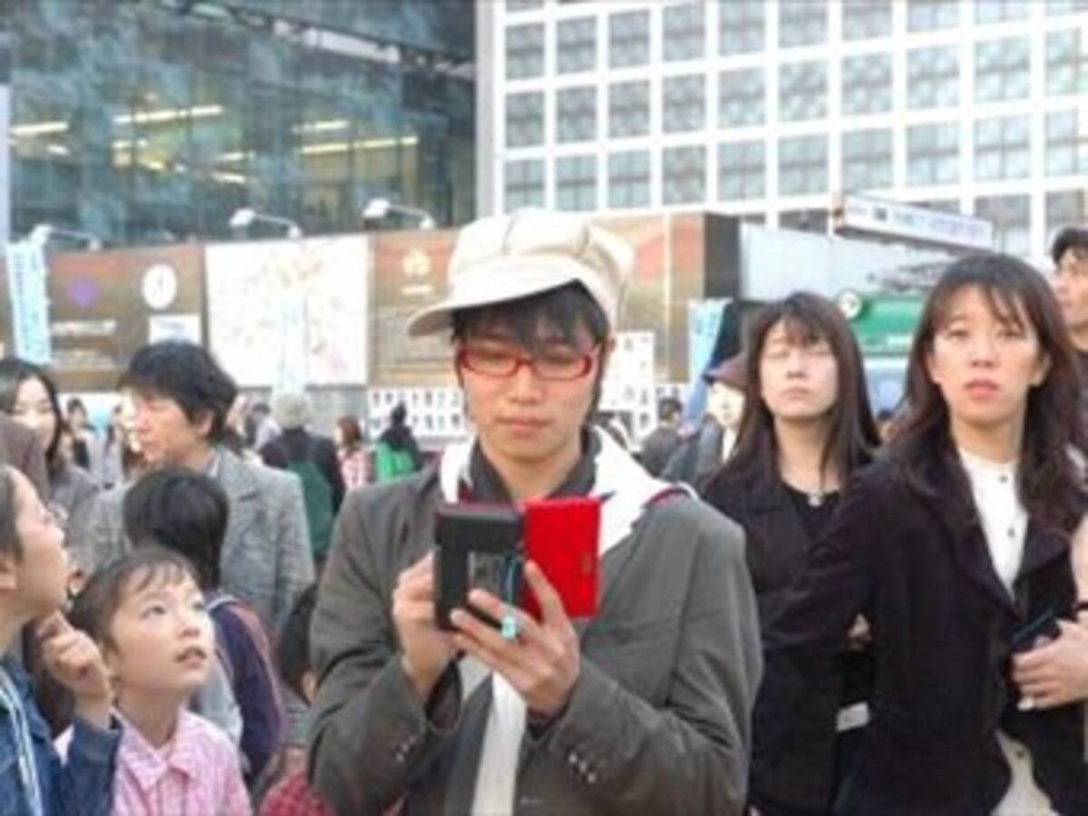 Japones en luna de miel con su esposa virtual