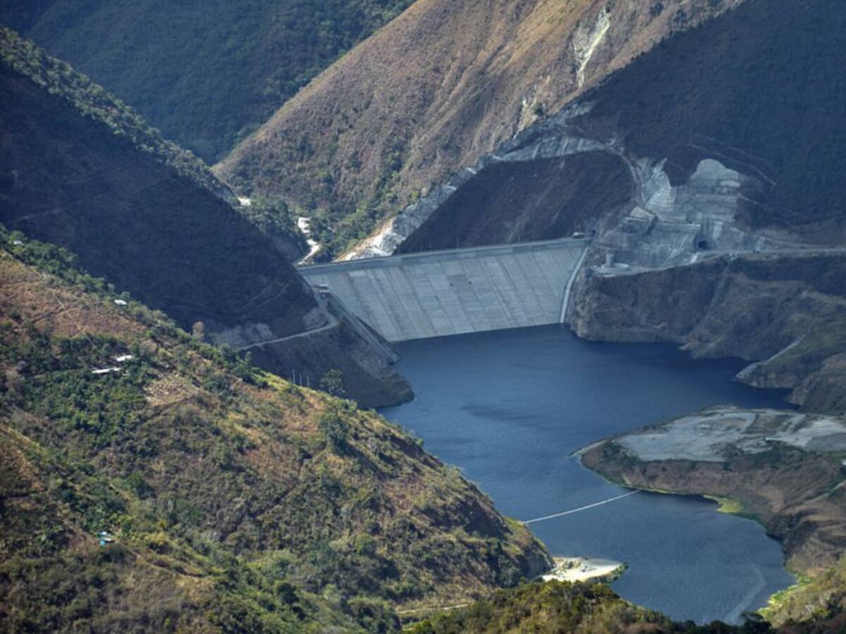 Por bajo nivel del Suratá entró a operar embalse del río Tona