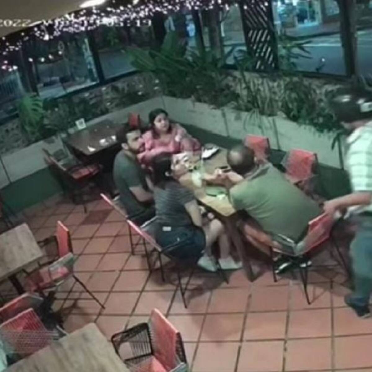 VIDEO: Robo a mano armada en restaurante de San Francisco