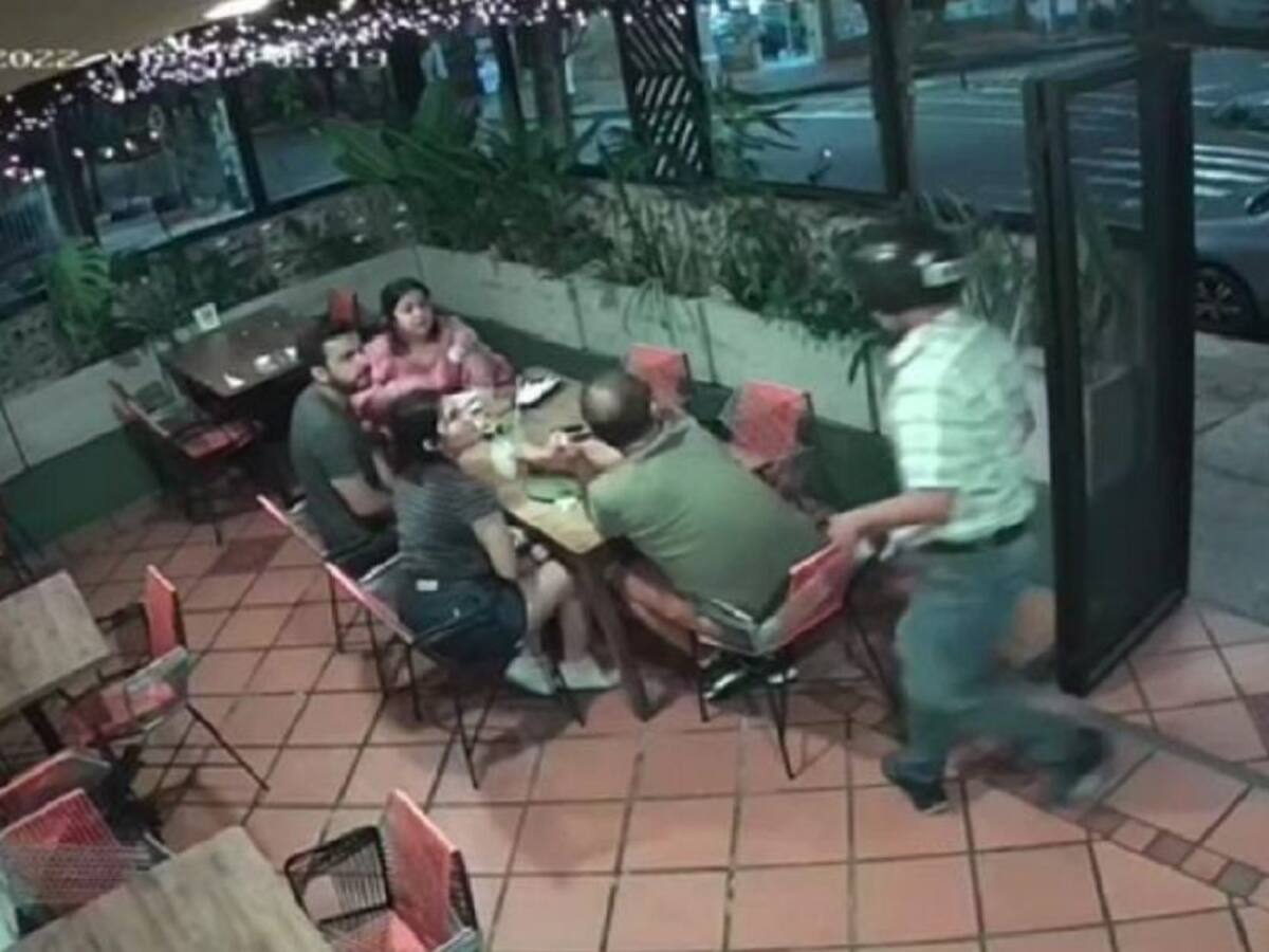 VIDEO: Robo a mano armada en restaurante de San Francisco