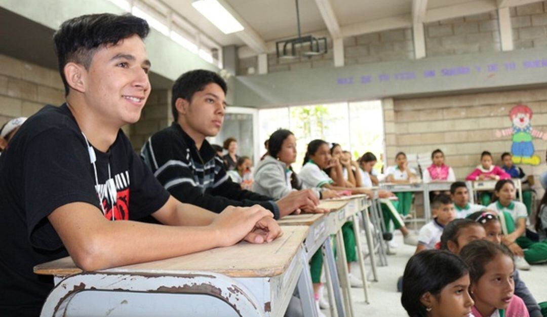 Más de 80 mil estudiantes del Huila están asistiendo a las aulas de clases de manera gradual.