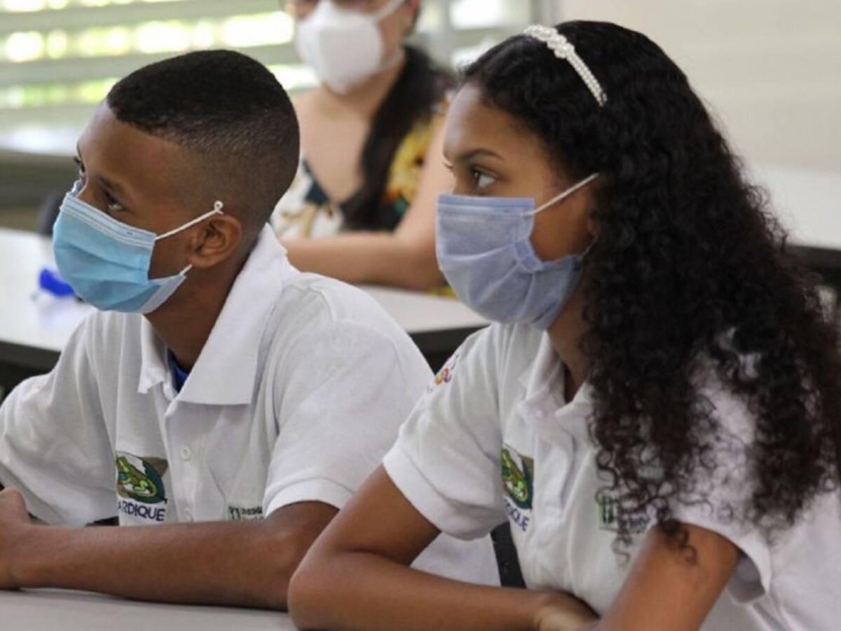 Ondas UTB reconoció a estudiantes de Gambote que ganaron medalla en Chile