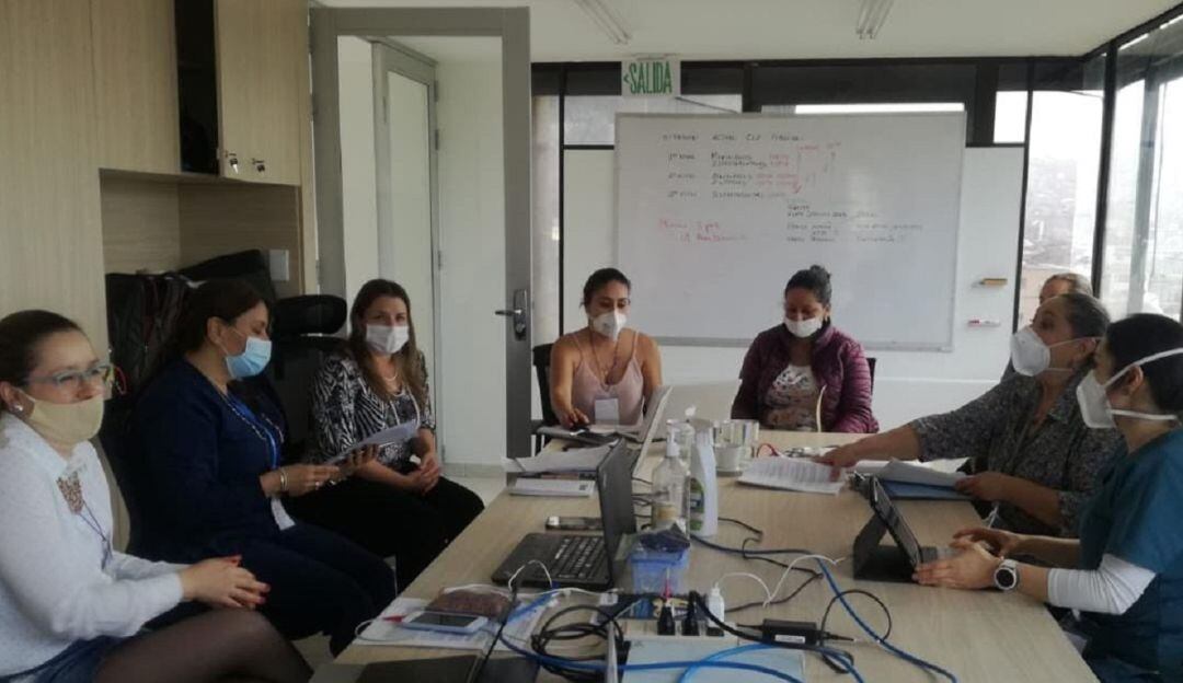 Mesa de Unidad de Análisis para evaluar el cierre de las clínicas.