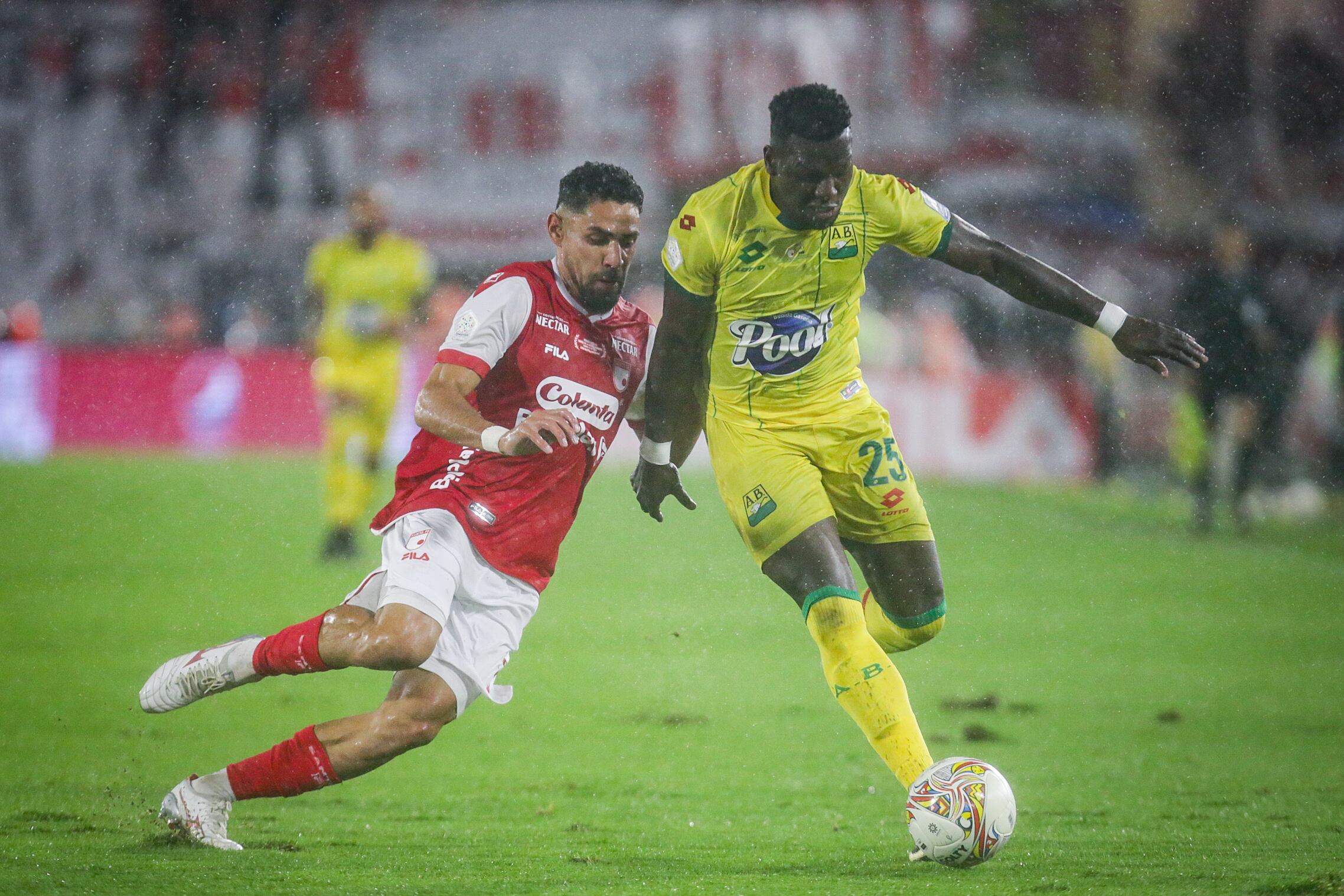 Santa Fe y Bucaramanga era uno de los partidos llamativos de la sexta fecha. (Colprensa - Mariano Vimos)