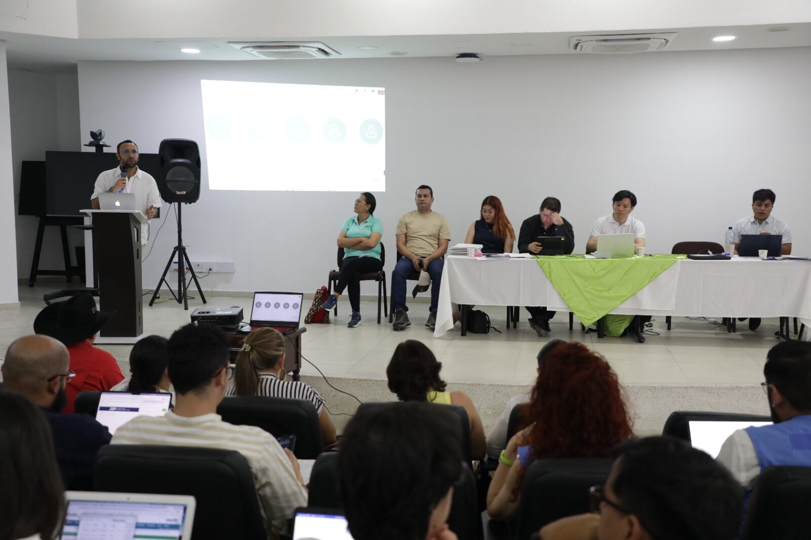 Víctimas plantean sus propuestas ante la JEP.  Foto cortesía Isabella Gómez | JEP