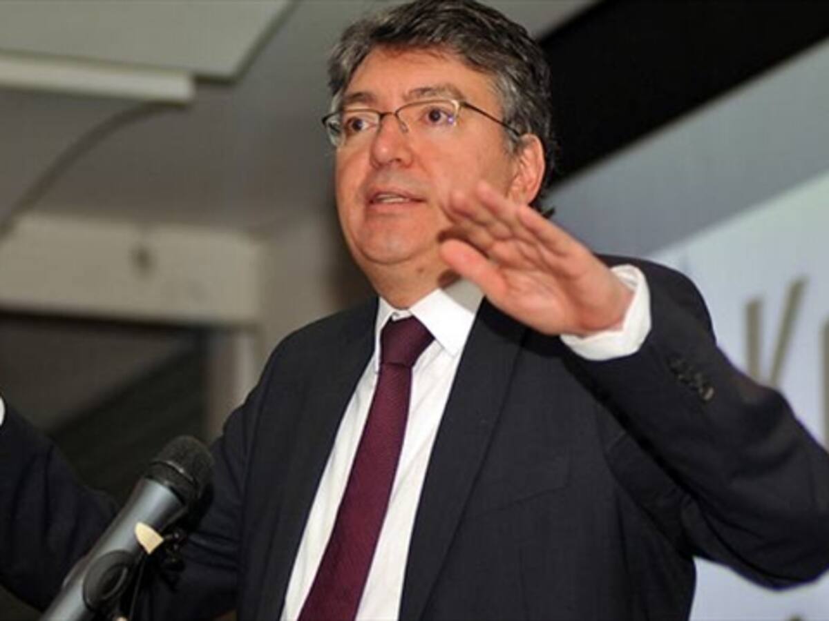 Reficar ha sido un gran dolor de cabeza: Ministro de Hacienda