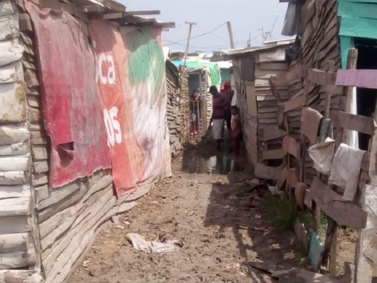 El COVID-19 y el invierno amenazan a 500 familias en Villa Caracas