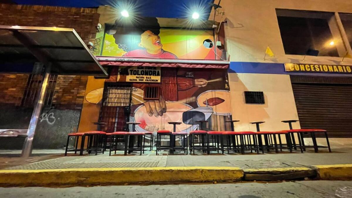 Con mesas vacías, gremio nocturno de Cali protesta por toque de queda