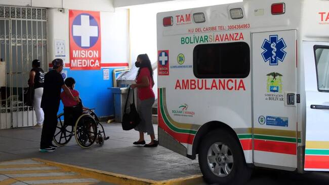 Una paciente es ingresada, en urgencias de un hospital de Cartagena de Indias (Colombia), en una fotografía de archivo. EFE/Ricardo Maldonado Rozo